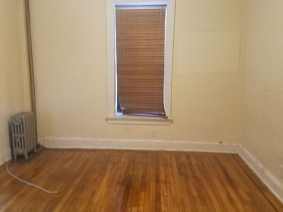4th image of 300 Sullivan Pl APT A1