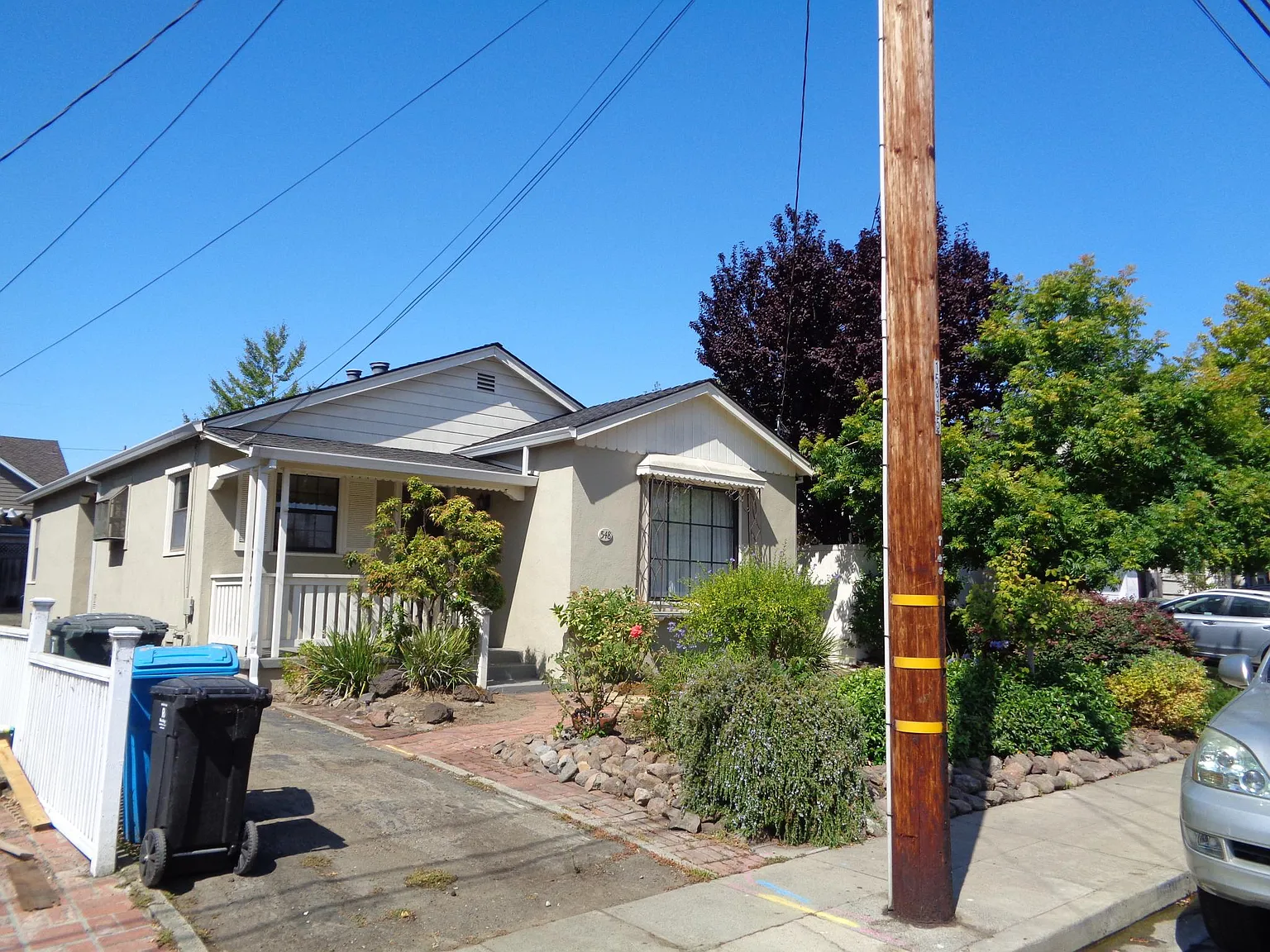 548 Emerald Ave photo 1
