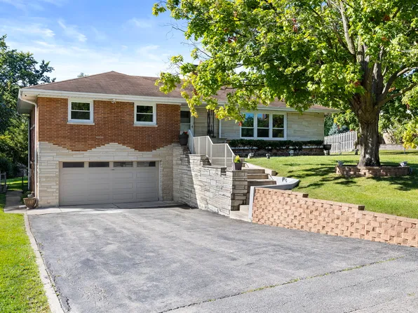 20W275 Belmont Pl, Addison, IL 60101