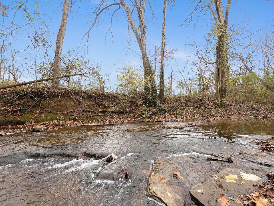 2nd image of 301 Ellington Dr