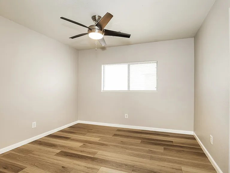 4015 S 59th Ln — Photo 13
