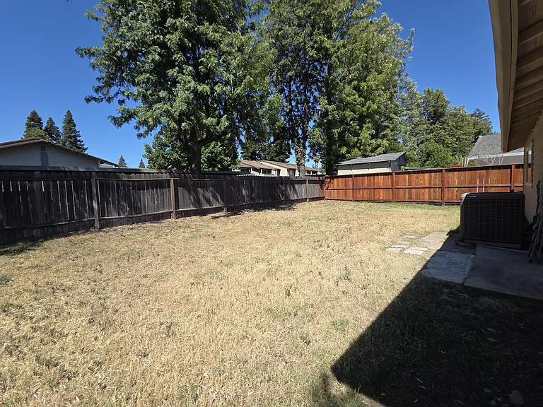8533 Sun Florin Dr — Photo 14