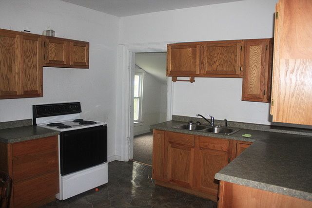 2nd image of 905 4th Ave
