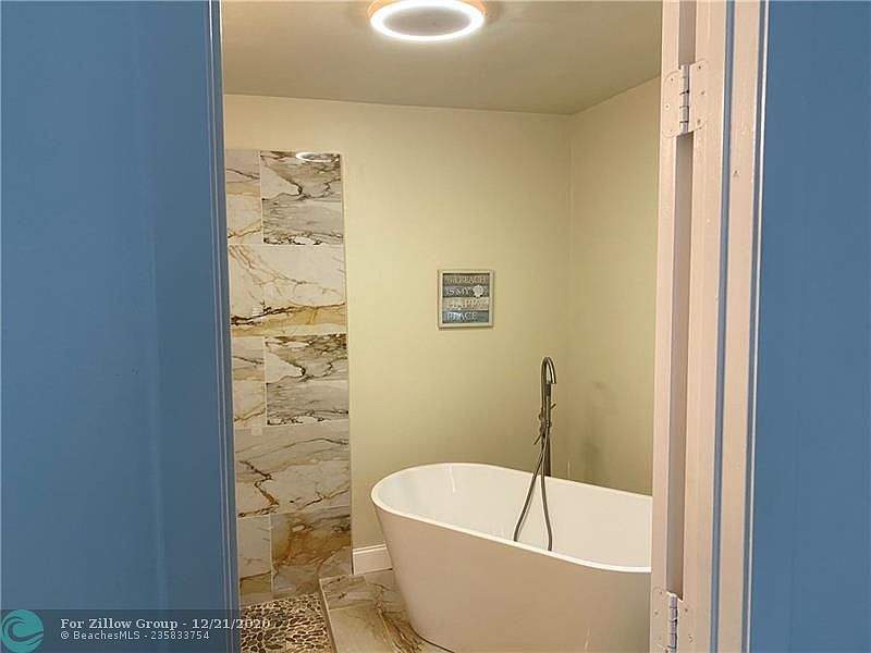 2nd image of 3195 La Mirage Dr