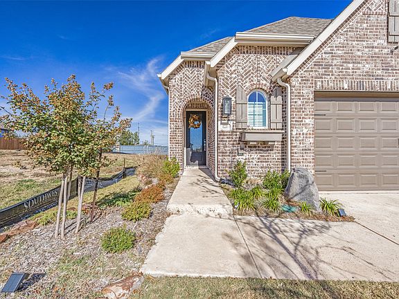 2nd image of 1221 Newport St