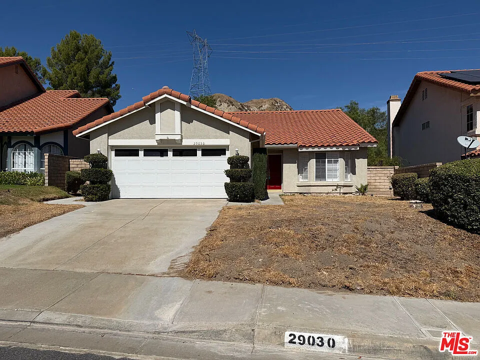 3 bed, 2.0 bath, 1767 sqft, $3,600 — Photo 2