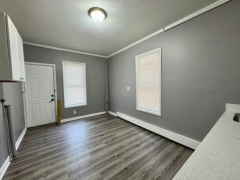1102 E Main St #1 — Photo 5