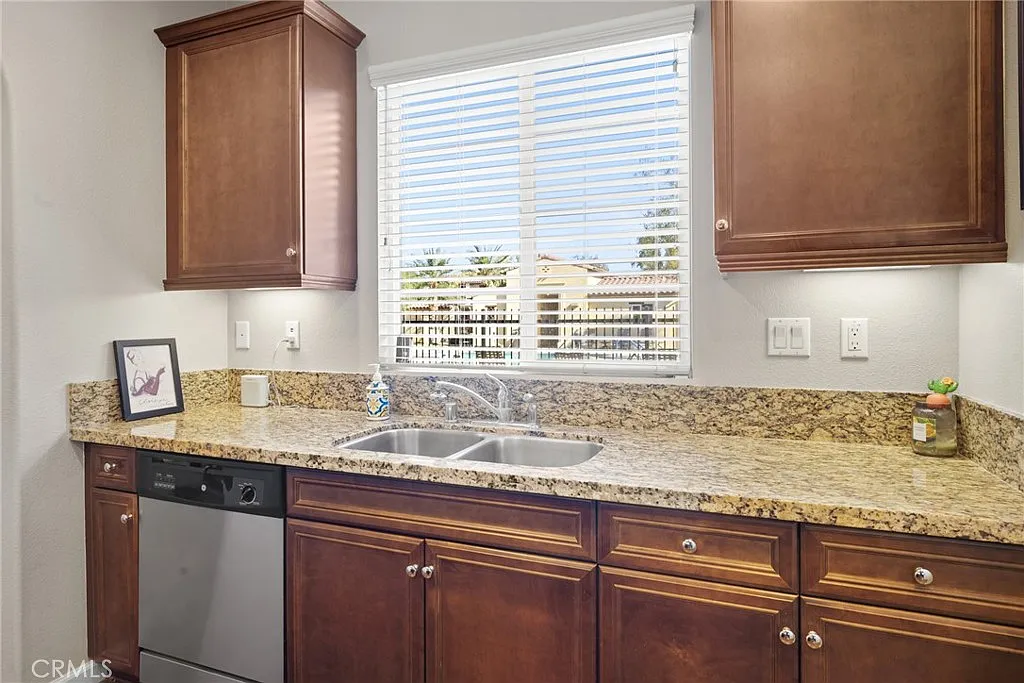 4 bed, 2.5 bath, 1873 sqft, $2,950 — Photo 3