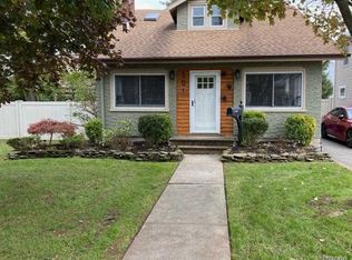201 Moody Ave, Freeport, NY 11520