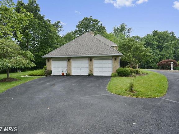 5th image of 5925 Bowie Mill Ct