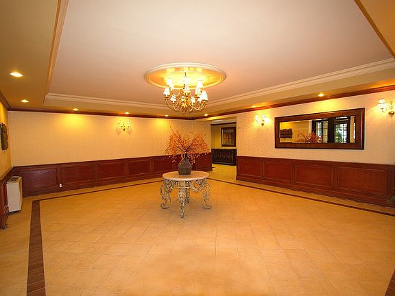 4th image of 1000 Targee St APT 1J