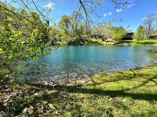 2036 Silver Fox Dr W, Martinsville, IN 46151