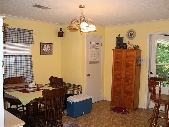 5th image of 211 Washington St