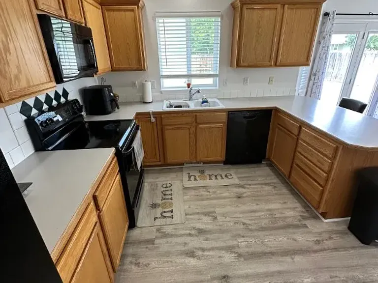 270 E 15 N — Photo 10