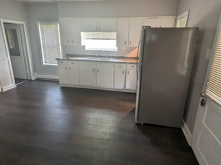 111 Center St — Photo 13