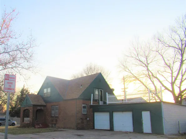 221 E 1st St, McPherson, KS 67460