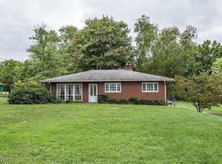 676 E Turkeyfoot Lake Rd, Akron, OH 44319
