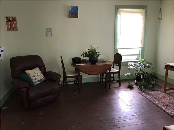3rd image of 18 Crane St