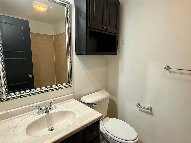 3007 W Wilshire Blvd — Photo 15