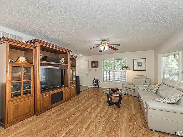 1079 Goss Ct — Photo 12