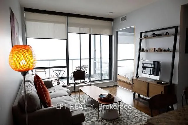 438 King St W #1706 — Photo 6
