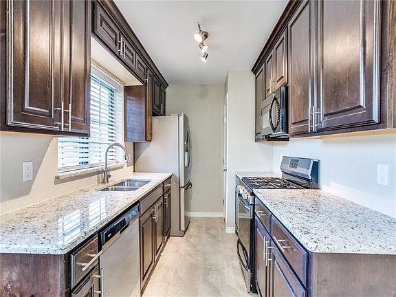 5th image of 1436 E Park Dr
