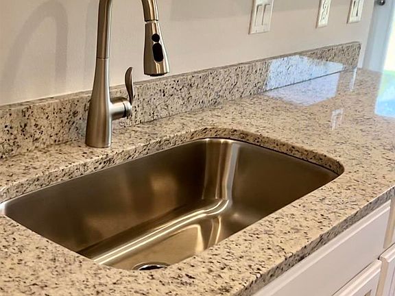 4th image of 12118 Emerald Heights Ln #5C