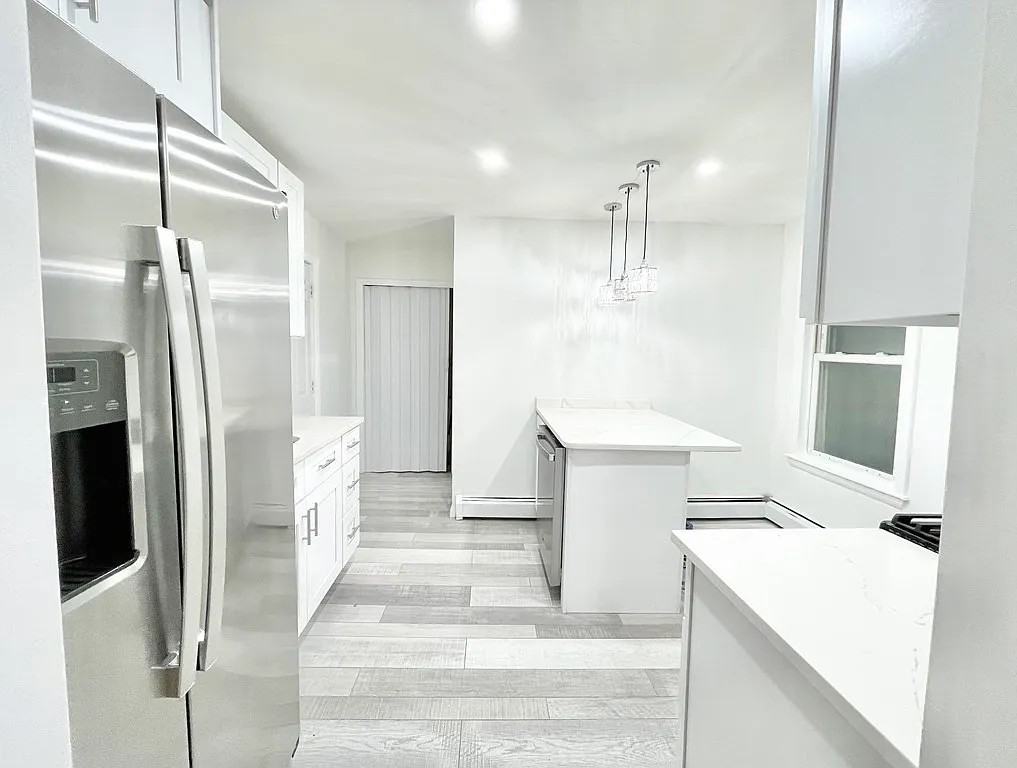 2 bed, 950 sqft, $2,200 — Photo 4