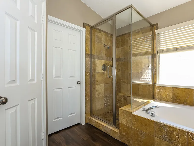 2317 Homeland St — Photo 11