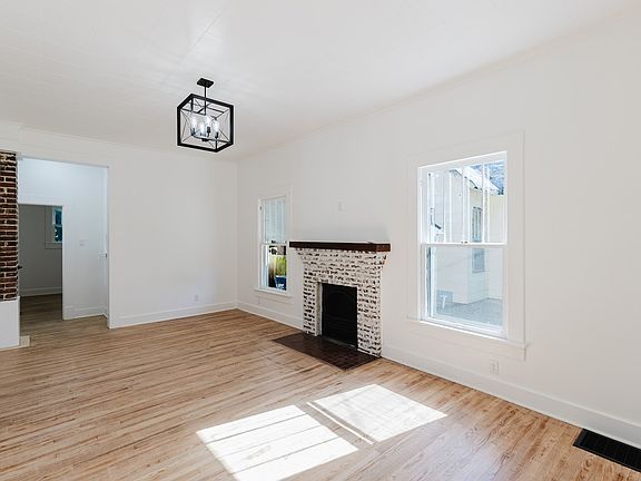 3rd image of 200 E Thorn St #A