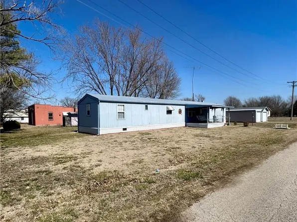 309 Cedar St, Bronson, KS 66716
