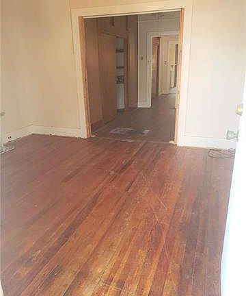 2nd image of 829-31 Monroe St