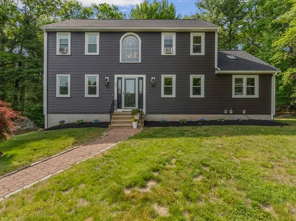 42 Brookside Dr, Uxbridge, MA 01569