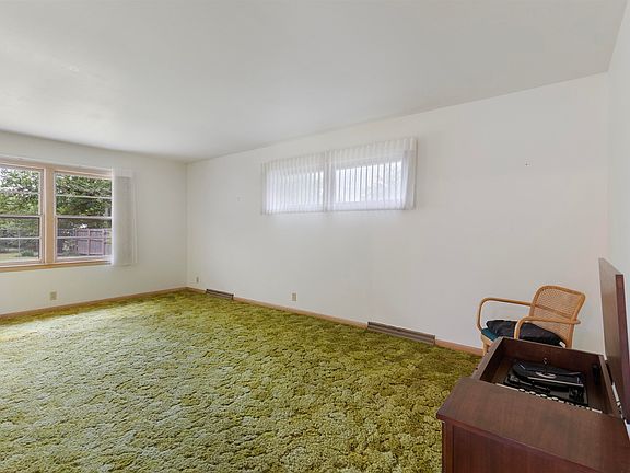5th image of 305 W 26th Ave