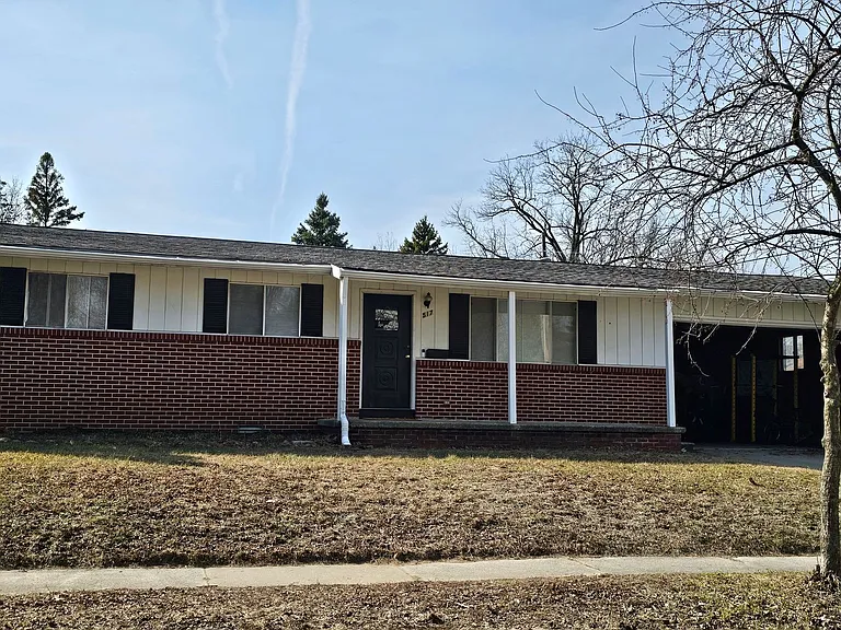 517 N Summit St — Photo 2