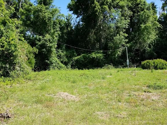 3rd image of 297 SE Sharon Ln