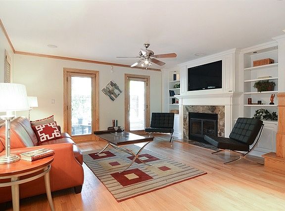 2nd image of 2040 N Lincoln Ave Unit G