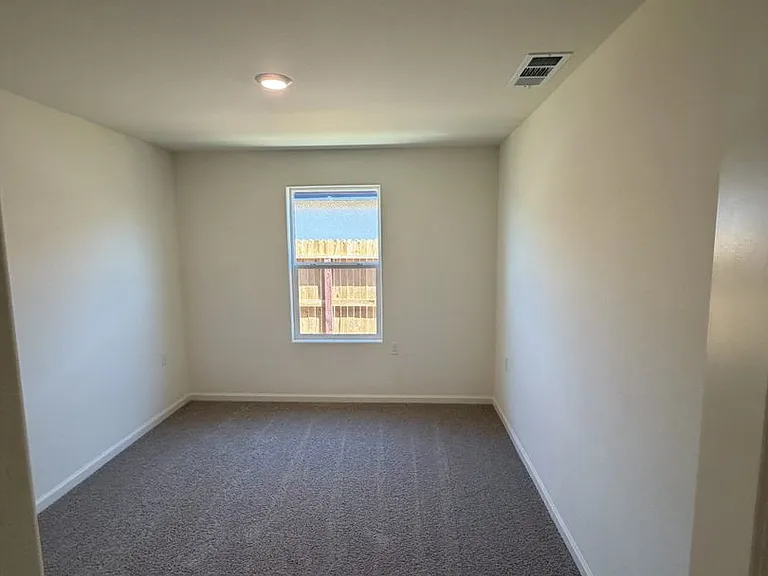 656 Skyler Ln — Photo 17