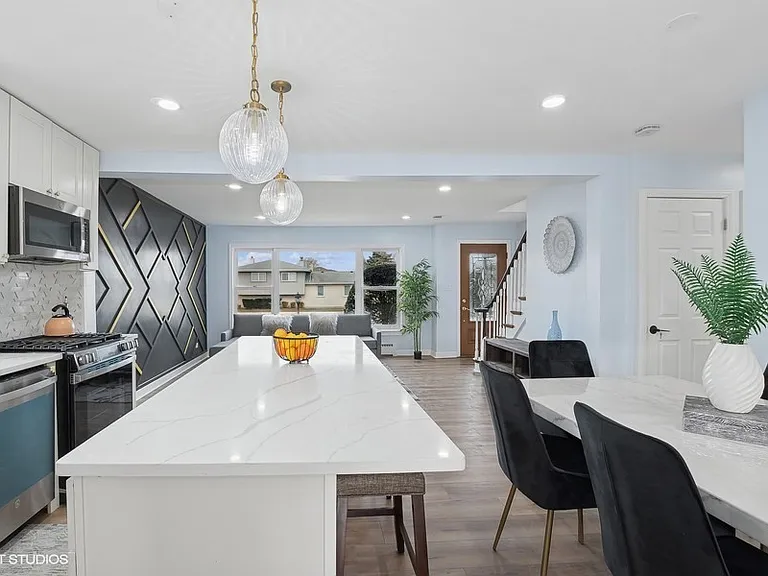 1001 Oakton St — Photo 18