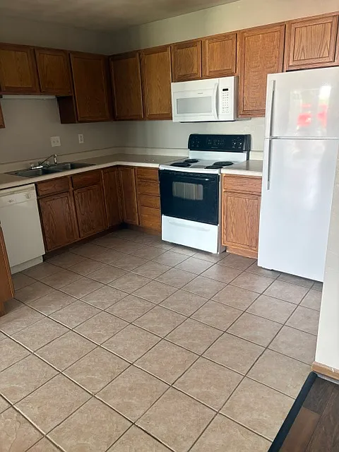 1 bed, 1000 sqft, $1,050 — Photo 2
