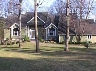 521 Heather Dr, Harbor Springs, MI 49740