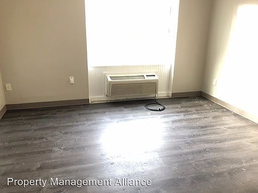 5th image of 525 Oak St APT 7