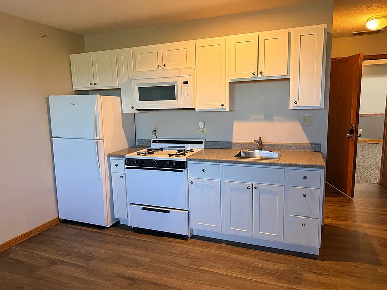 580 S Maple St #106 — Photo 2