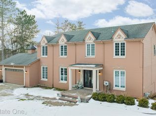 5480 W Bloomfield Lake Rd, West Bloomfield, MI 48323