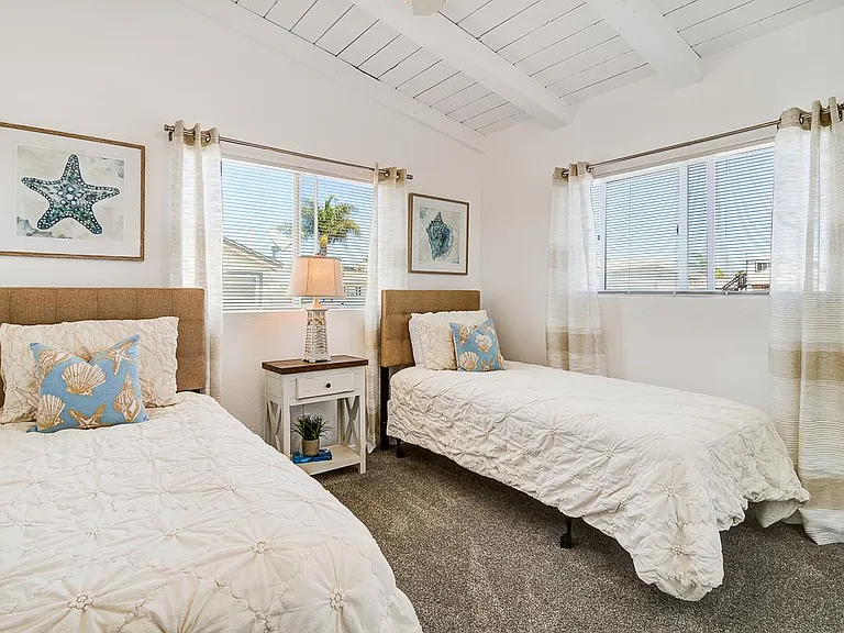 214 E Balboa Blvd — Photo 21