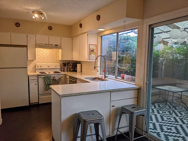 Creekside Dr — Photo 4