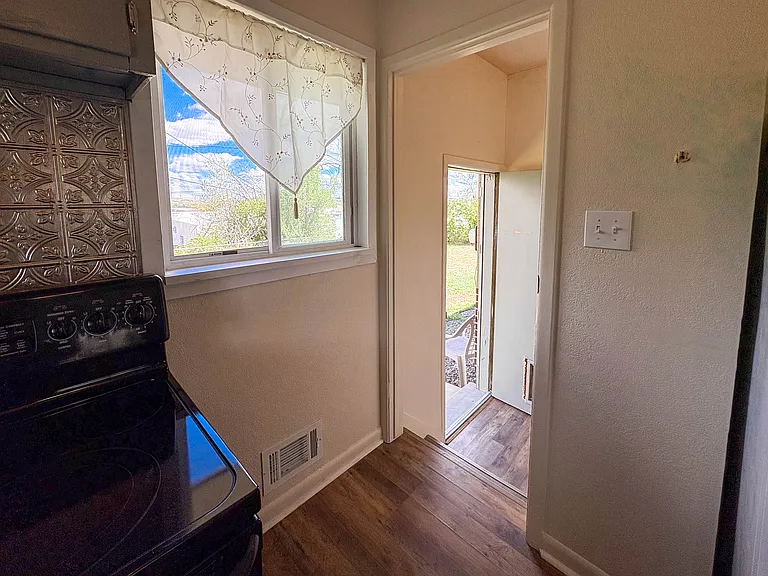 7086 Jennie Dr — Photo 11