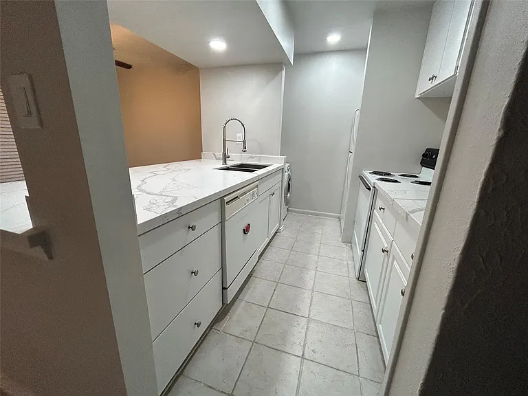 5343 Richmond Ave #11 — Photo 10
