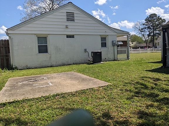 5th image of 1121 Hawthorne Dr