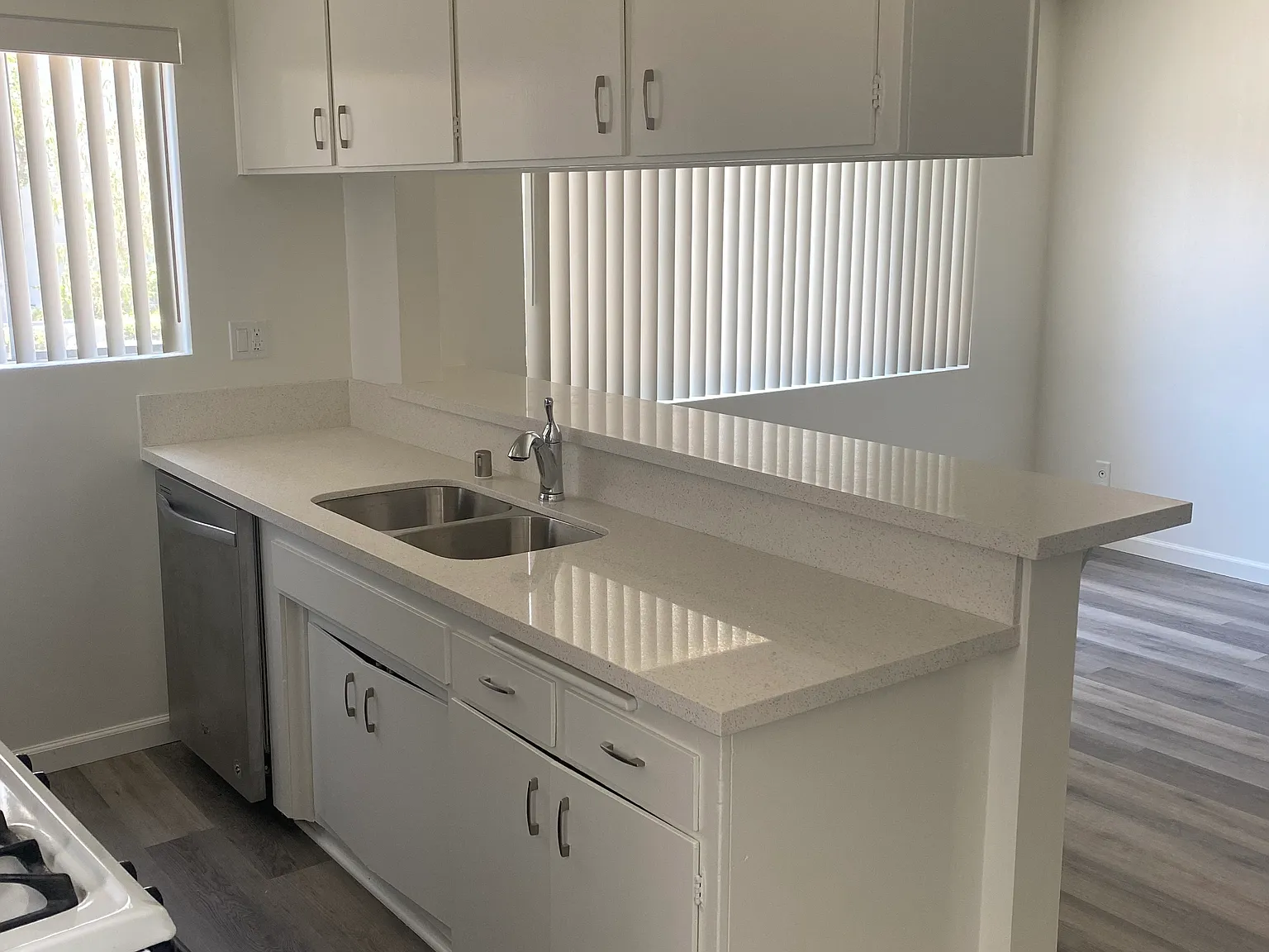 1 bed, 740 sqft, $1,800 — Photo 4